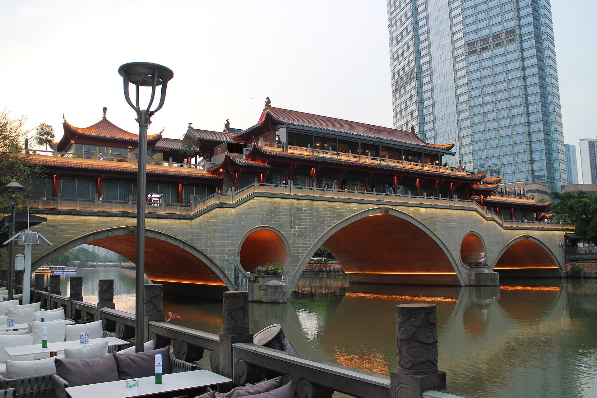 Anshun Bridge and a refined riverside setting in Chengdu